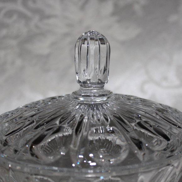 Exquisite Crystal Candy Dish | Vintage Footed Dish with Finial - Picture 4 of 8